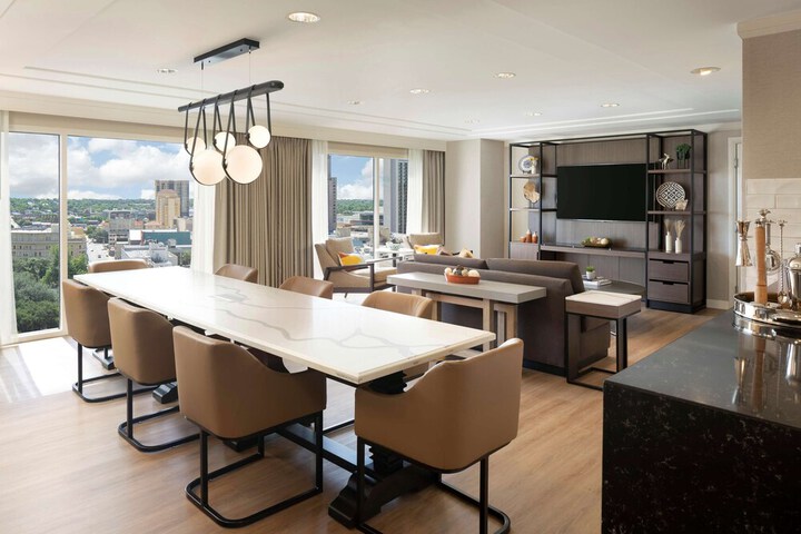 Room 33 of 59