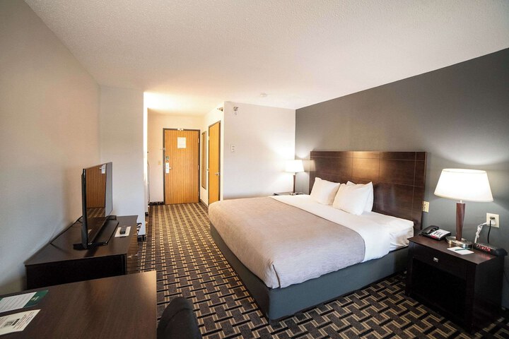 Room 34 of 74