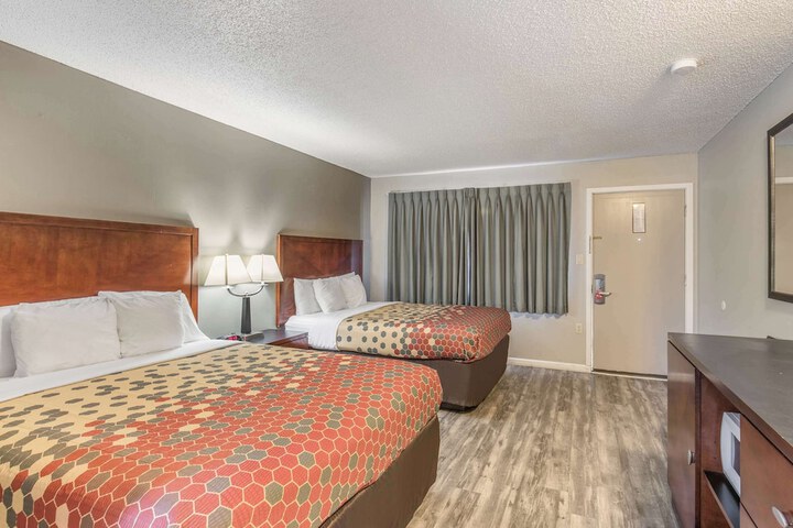 Econo Lodge Inn & Suites Yreka