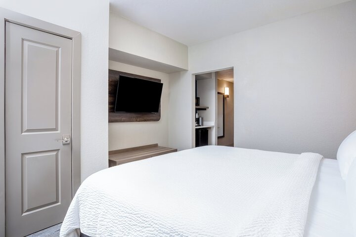 Holiday Inn Express & Suites Ormond Beach - North Daytona by IHG