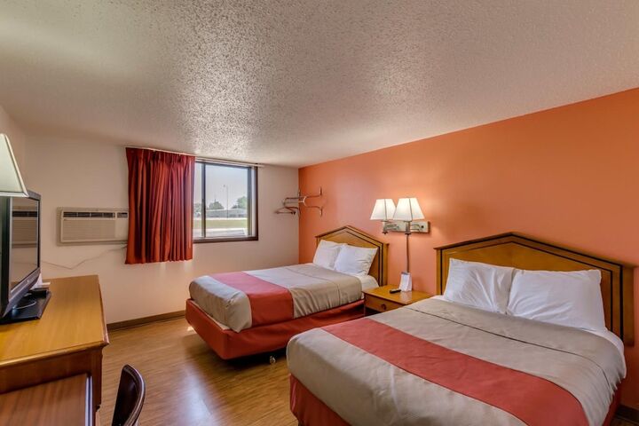 Room 33 of 48