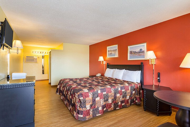 Room 15 of 27