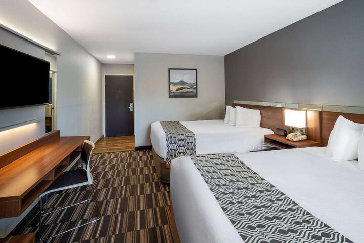 Room 9 of 26