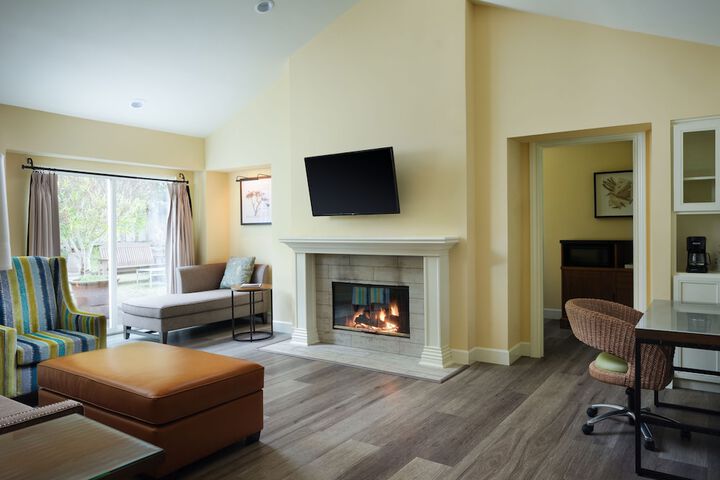 Lighthouse Lodge & Cottages