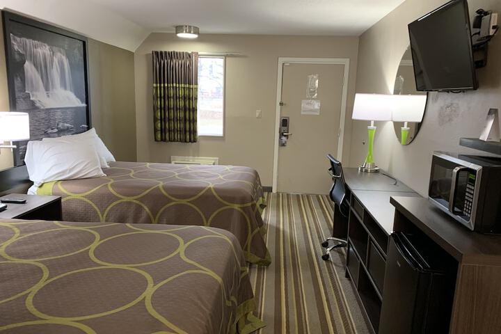 Super 8 by Wyndham Brownsburg
