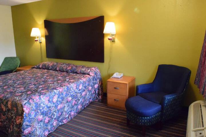 Room 33 of 46