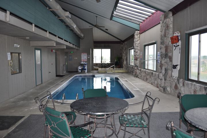 Pool 9 of 21