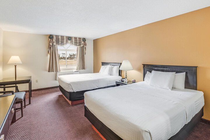 Econo Lodge Whitehall near Michigans Adventure