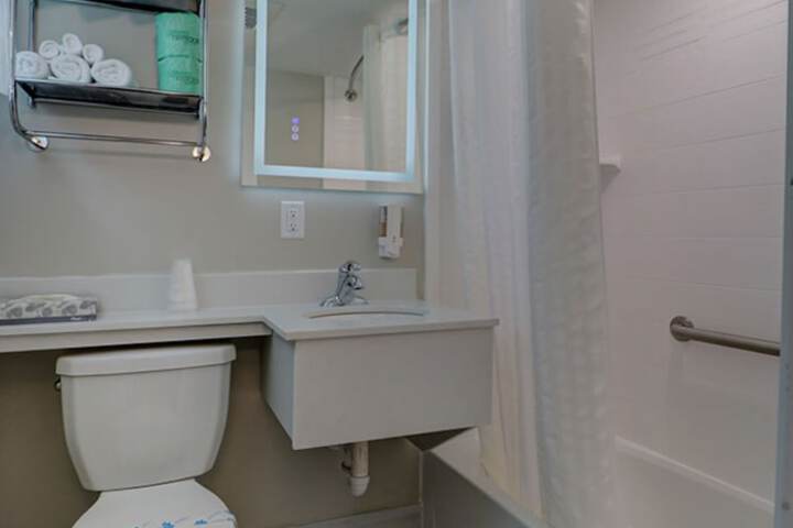 Room 13 of 27