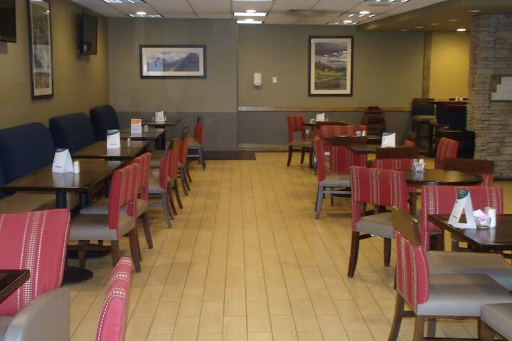 Dining 37 of 51