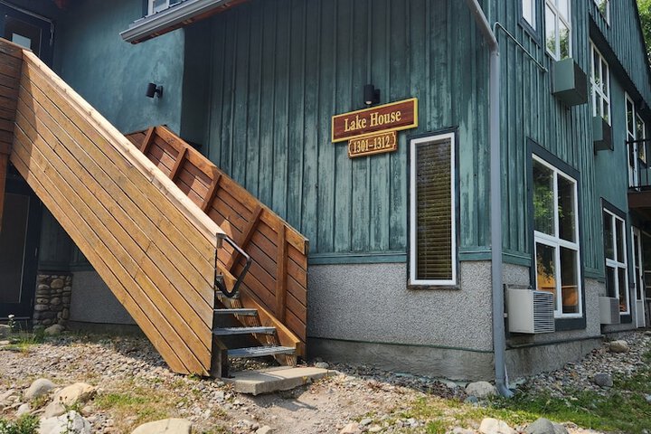 Waterton Lakes Lodge Resort
