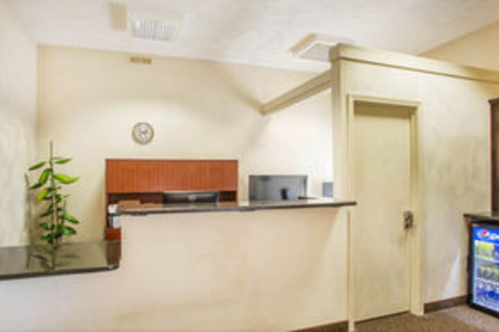 美茵斯坦套房酒店(MainStay Suites)