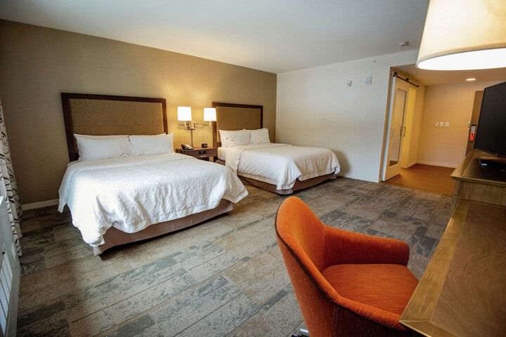 Hampton Inn and Suites Manchester