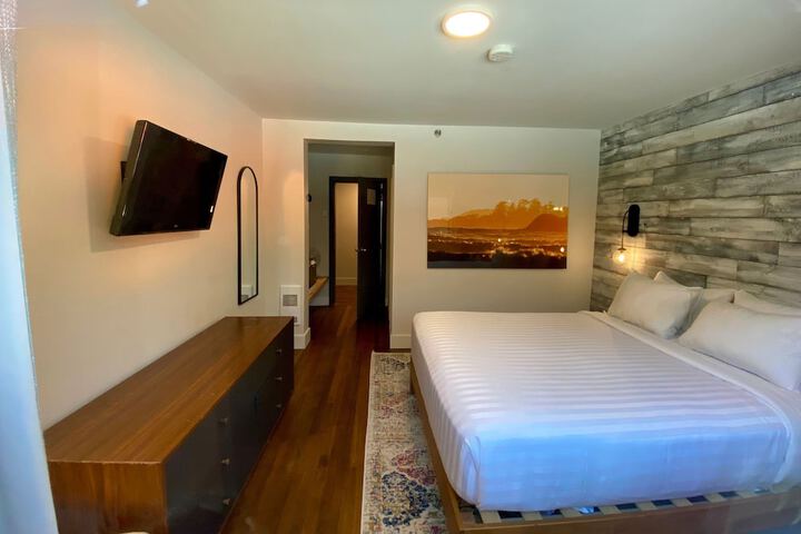 Room 13 of 40