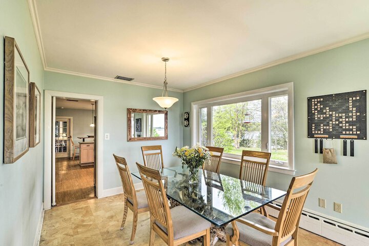 Bayfront Retreat w / Game Room + Outdoor Pool!