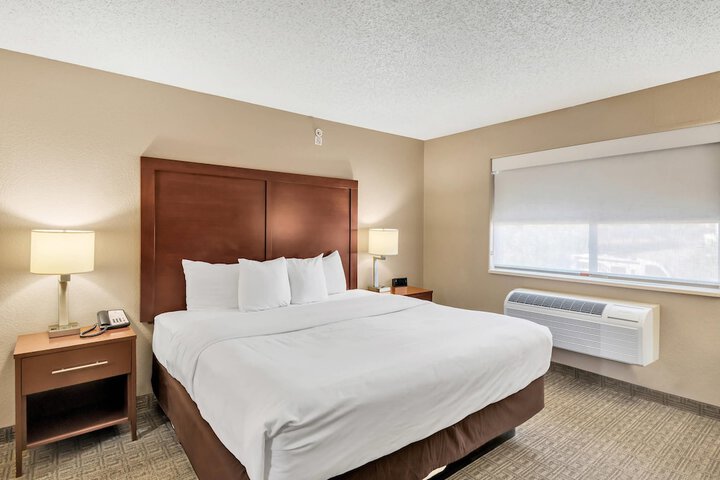 Comfort Suites Lakewood - Denver