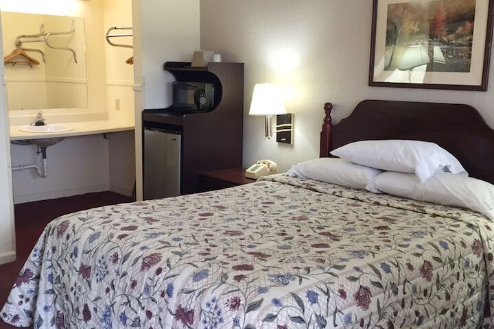 Room 12 of 27