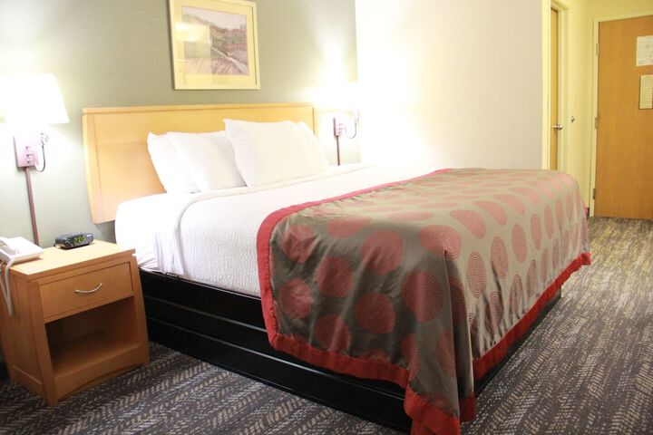 Ramada by Wyndham Spirit Lake / Okoboji