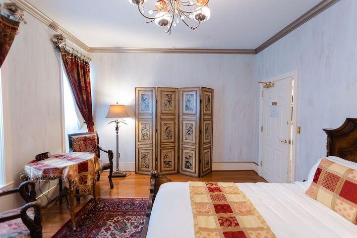 Room 53 of 80
