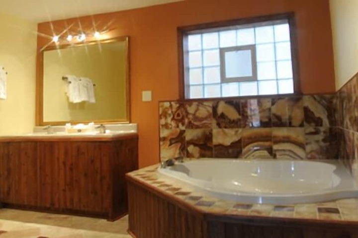 Hot Tub 64 of 66