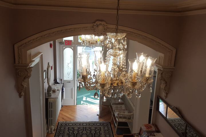 Hotel 2 of 115