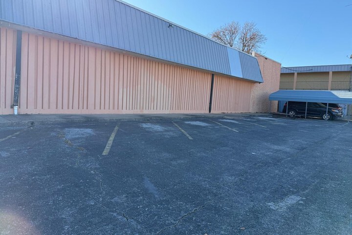 Property Grounds 33 of 36