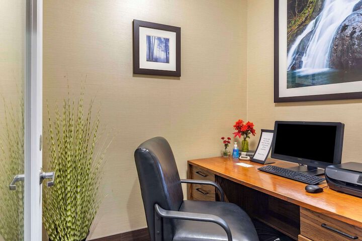 Business Center 46 of 47