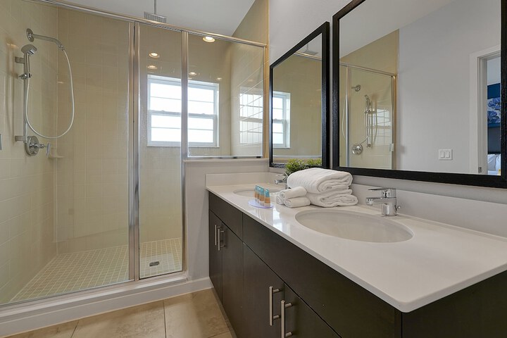 Regal Oaks Resort Vacation Townhomes by IDILIQ