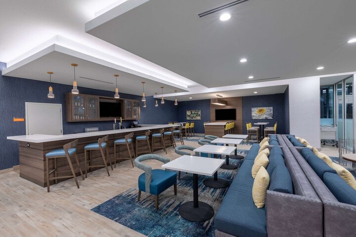La Quinta Inn & Suites by Wyndham Round Rock near Kalahari
