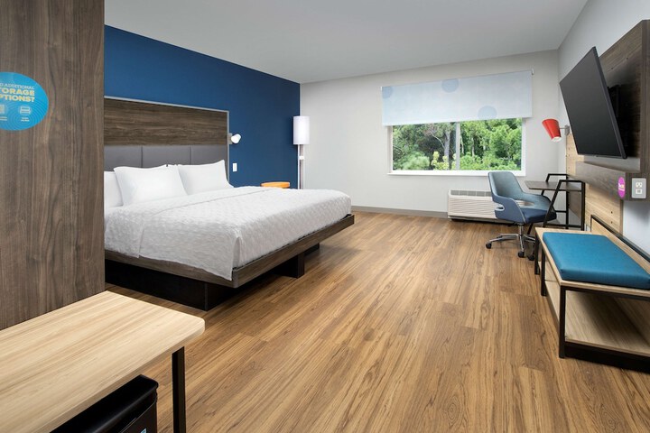 Room 16 of 38