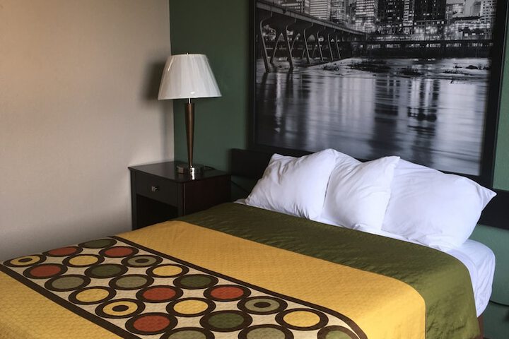 Room 16 of 31