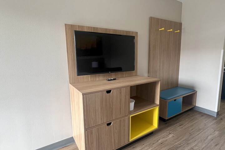 Room 17 of 28