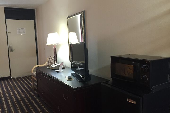 Room 13 of 33