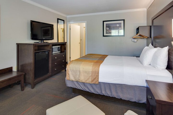 Room 14 of 33