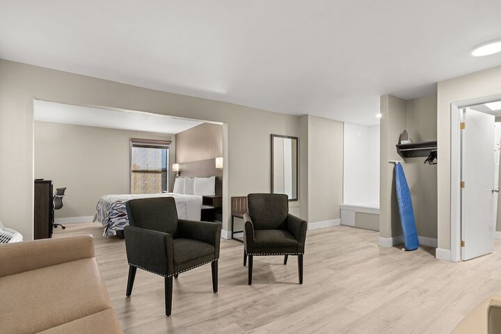 Room 33 of 40