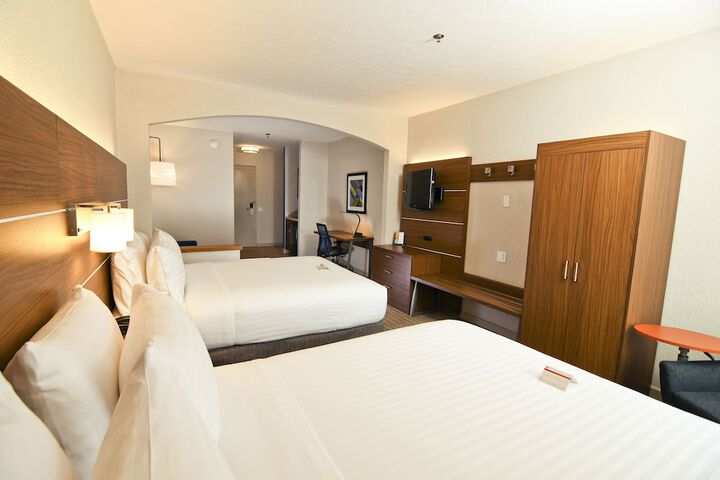 Room 102 of 126