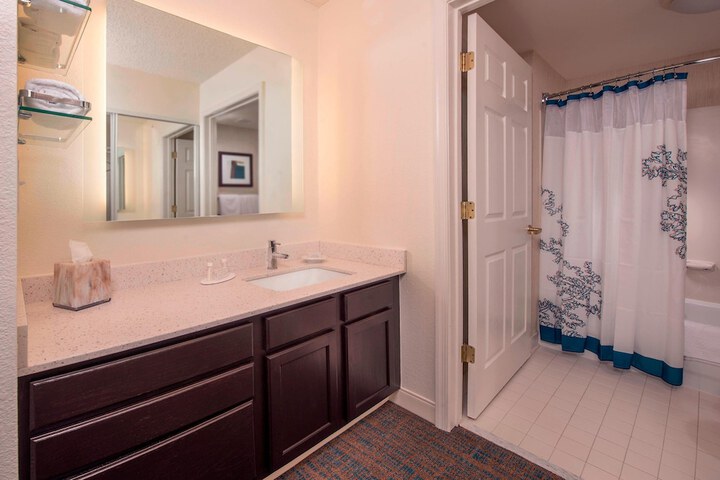 Room 21 of 28