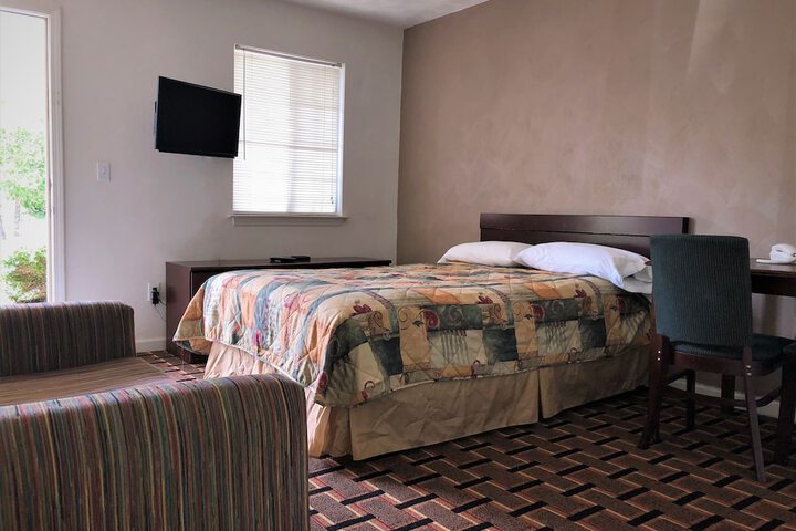 Room 27 of 49