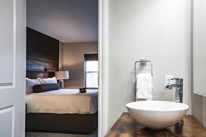Room 32 of 51