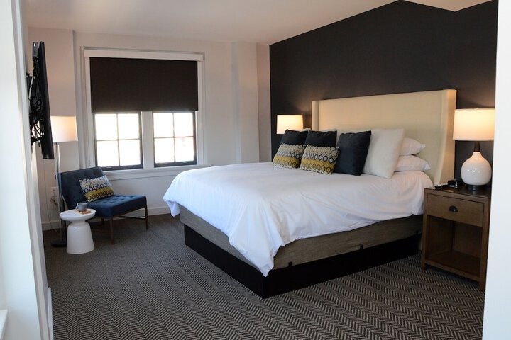 Room 17 of 35