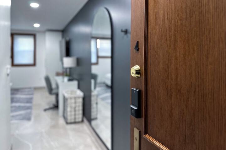 DTW Suites
