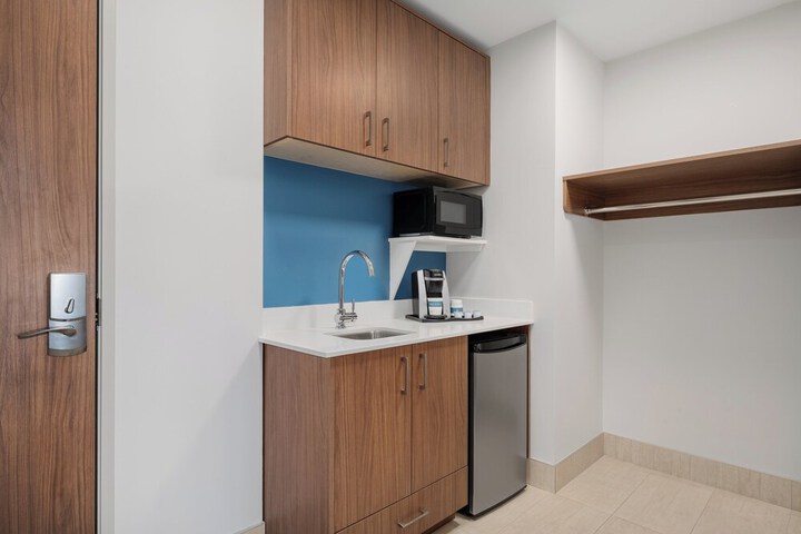 Holiday Inn Express & Suites Victoria - Colwood
