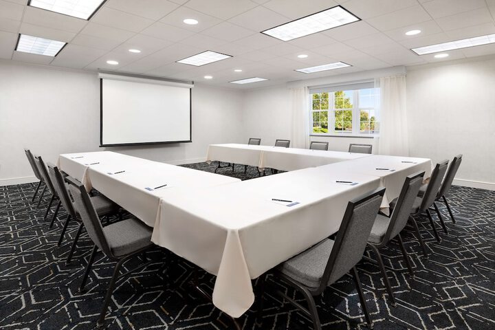 Homewood Suites by Hilton Manchester / Airport
