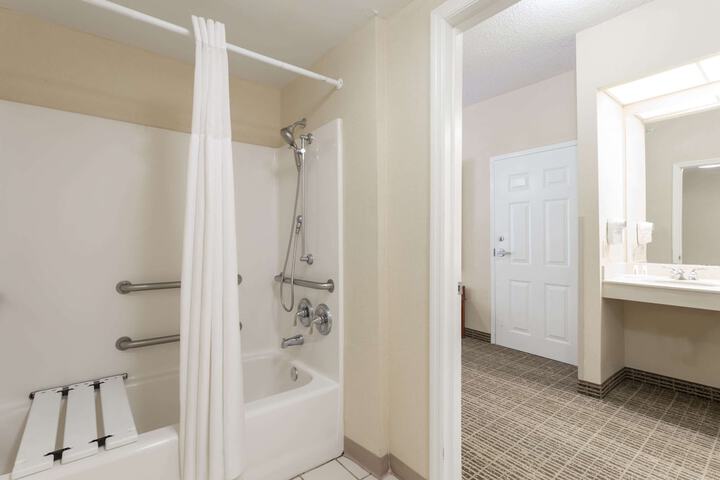 Room 13 of 29