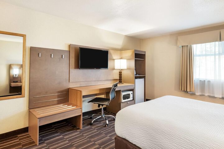 Days Inn by Wyndham Nanaimo