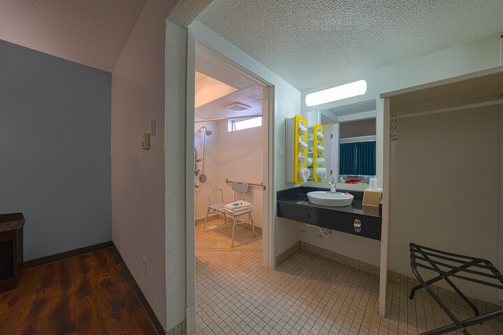 Room 27 of 103