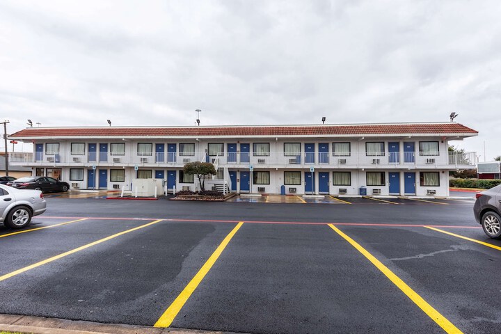 Hotel 6 of 38