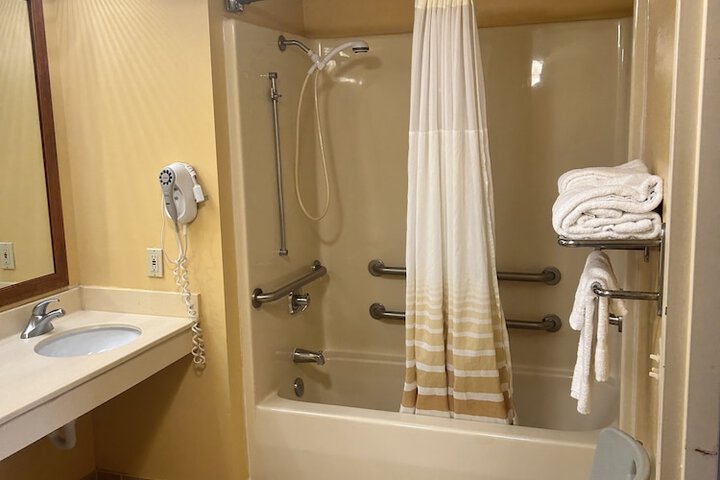 Room 27 of 41