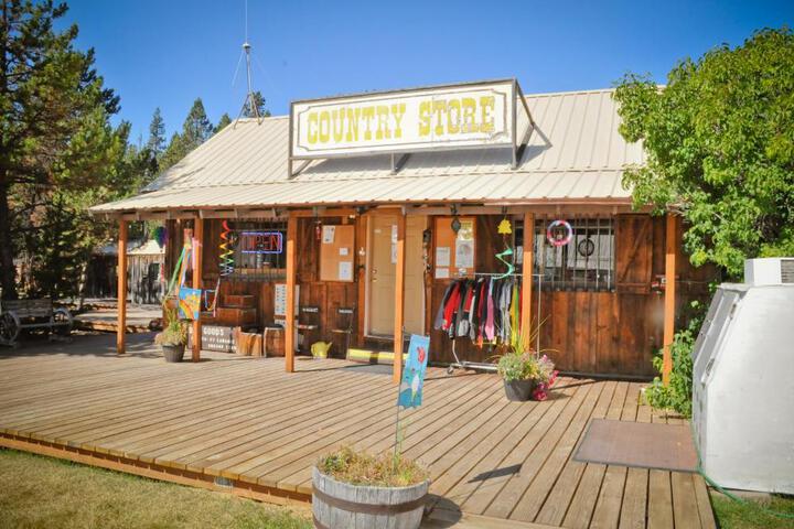 Bend-Sunriver Camping Resort 24 ft. Yurt 9