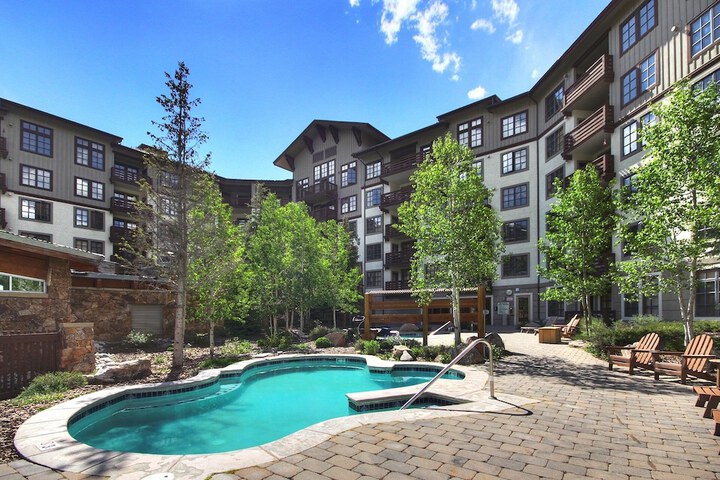 Luxury Remodeled Passage Point Condo - Short Walk to Lifts - Incredible View - PP403 by Redawning